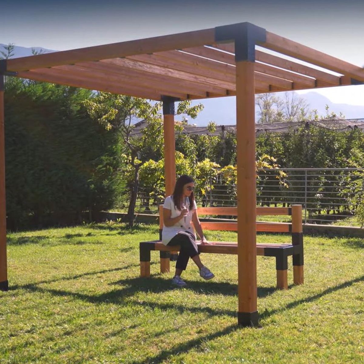 PERGOLA TERMOFURU BYGGESETT 2,4m X 2,4m X 2,4m